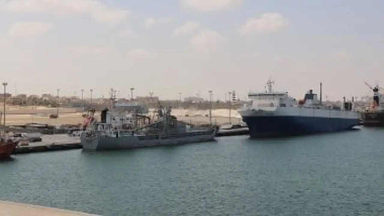 استئناف الحركة الملاحية.. إعادة فتح ميناء العريش البحري بعد تحسن الأحوال الجوية